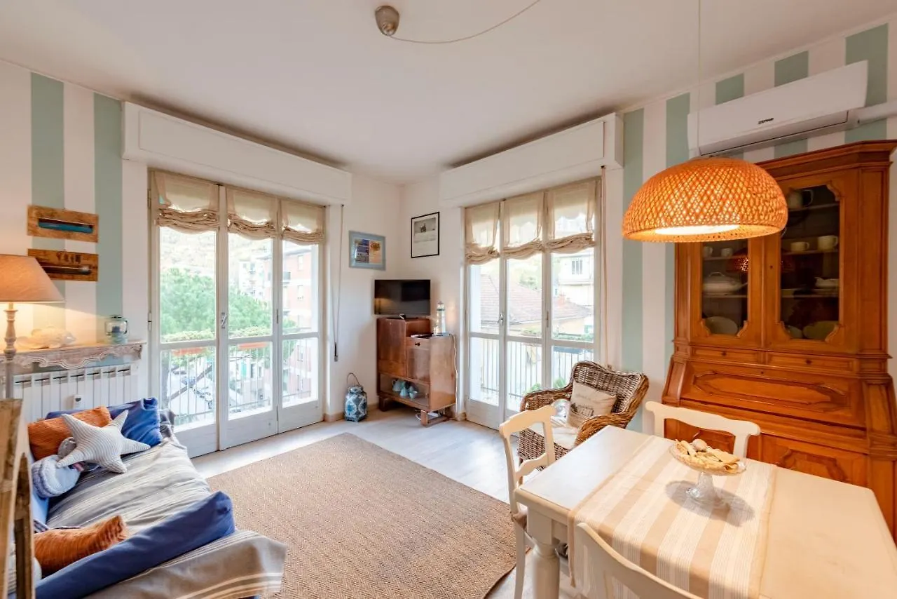 Appartamento Joivy Stylish Flat With Balcony Near Rapallo Castle
