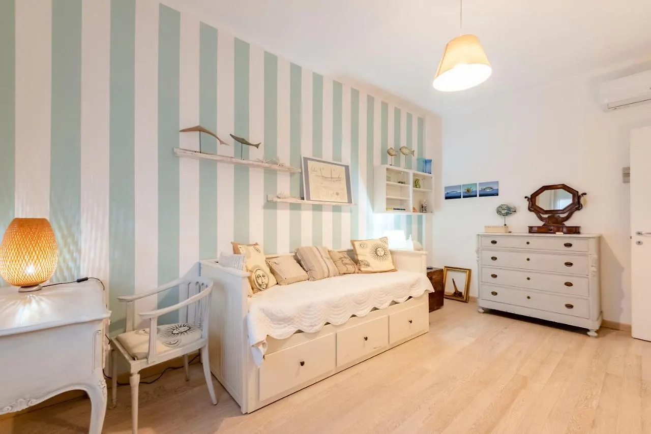 Apartment Joivy Stylish Flat With Balcony Near Rapallo Castle