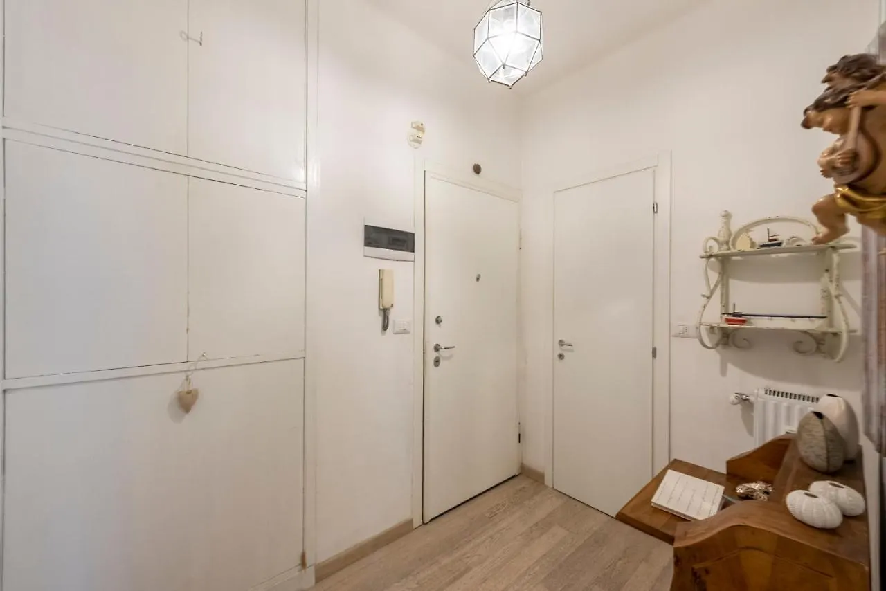 Joivy Stylish Flat With Balcony Near Rapallo Castle Italy