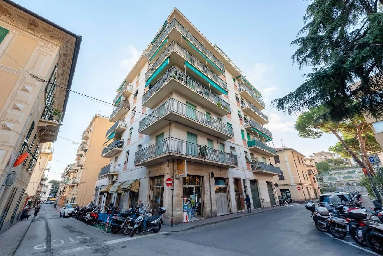 Joivy Stylish Flat With Balcony Near Rapallo Castle Italy